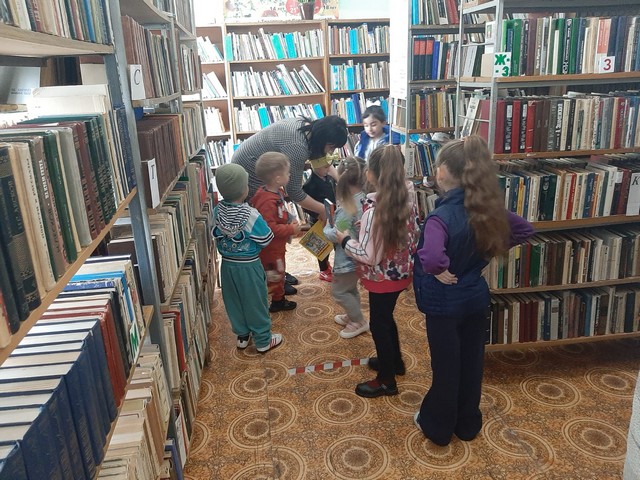«Здесь книжки разные живут, ребят и взрослых в гости ждут» - экскурсия по библиотеке